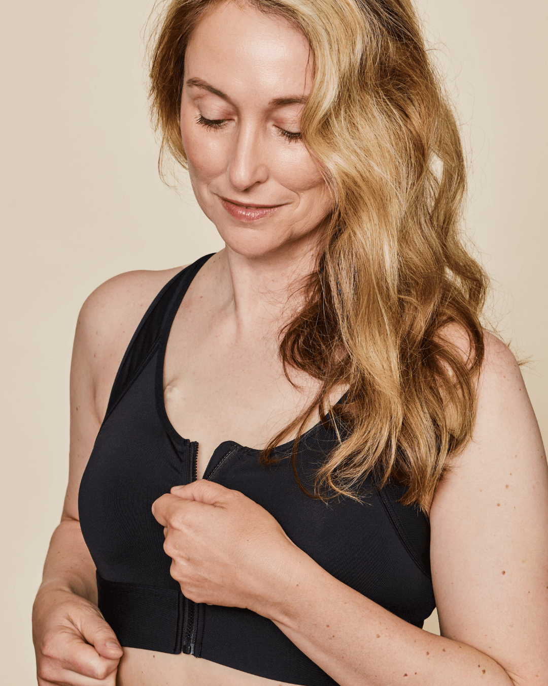 Hero Front‑Closure Sports Bra - Black